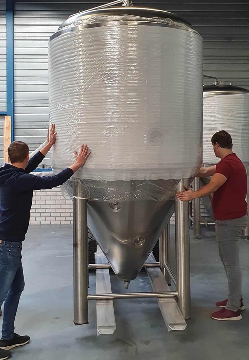 brewery beer brewing equipments,conical stainless steel beer fermenter,commercial brewery equipments for sale,how to start brewery,brewery equipment cost,beer tank,beer bottling machine,beer kegging machine,beer canning machine,craft beer brewing system for sale,brewery tanks,beer brewing equipment,brewery Europe, 1000L brewery equipment